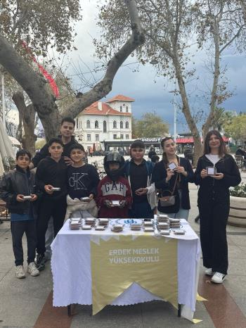 “Bir Kap Mama, Bir Kalp Sevgi” Projesi ile Bandırma’da Sokak Hayvanlarına Destek