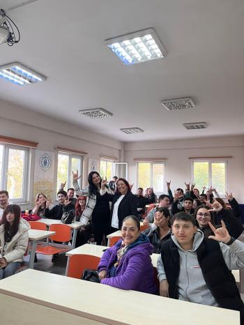 Okulumuzda 3 Aralık Dünya Engelliler Günü Kapsamında İşaret Dili Eğitimi Düzenlendi.
