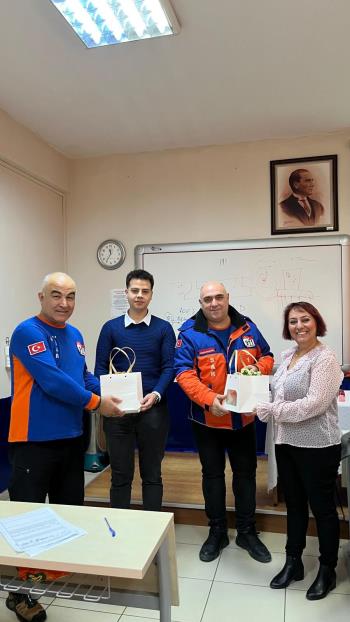 Erdek Meslek Yüksekokulumuzda Afet Farkındalık Eğitimi: “Bir Adım Hazırlık, Bin Can Umut”