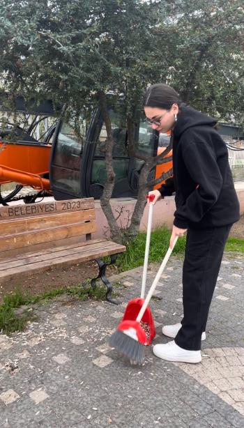 “Bir Park, Bin Gülümseme” Projesiyle Çocuk Parklarında Temizlik Çalışması Yapıldı